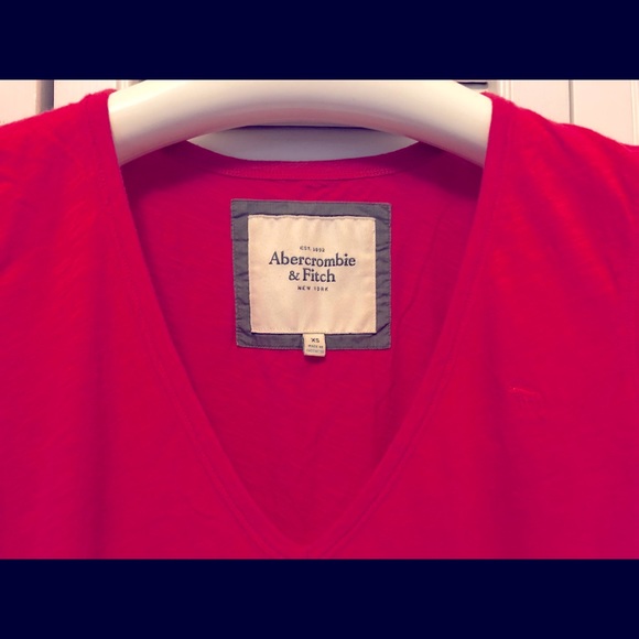 Abercrombie and Fitch, women’s hot pink T - Picture 2 of 2